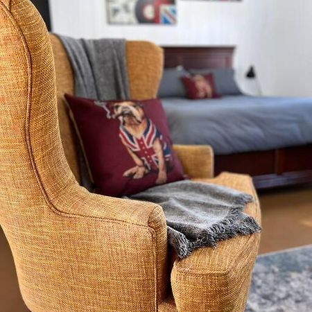 Private Bright Modern Studio! Queen Bed ! Victoria Exterior photo