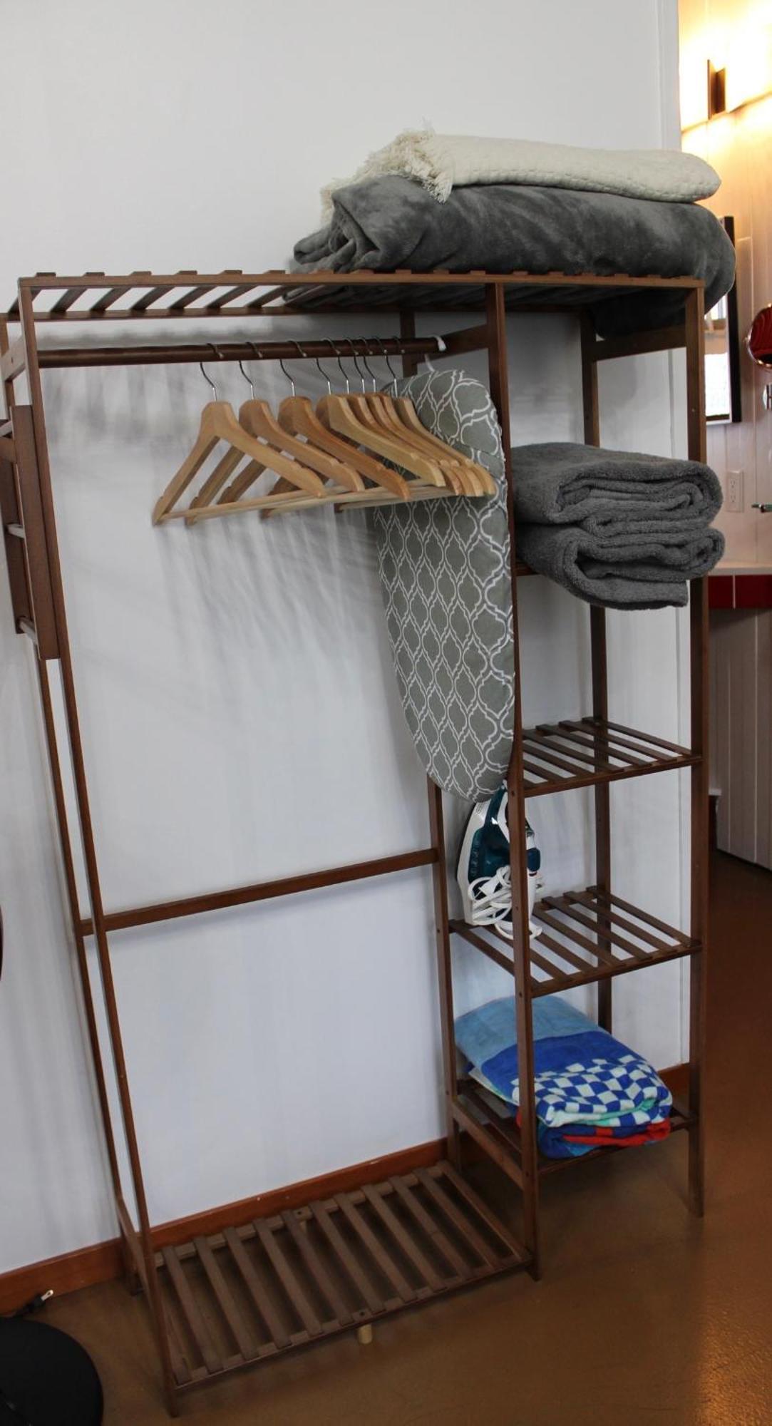 Private Bright Modern Studio! Queen Bed ! Victoria Exterior photo
