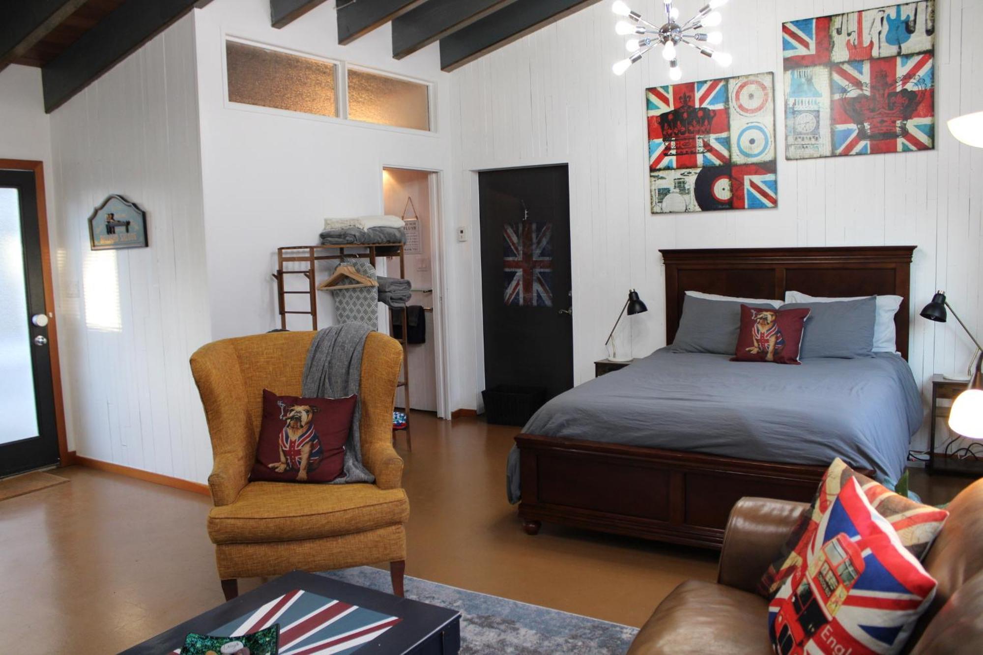 Private Bright Modern Studio! Queen Bed ! Victoria Exterior photo