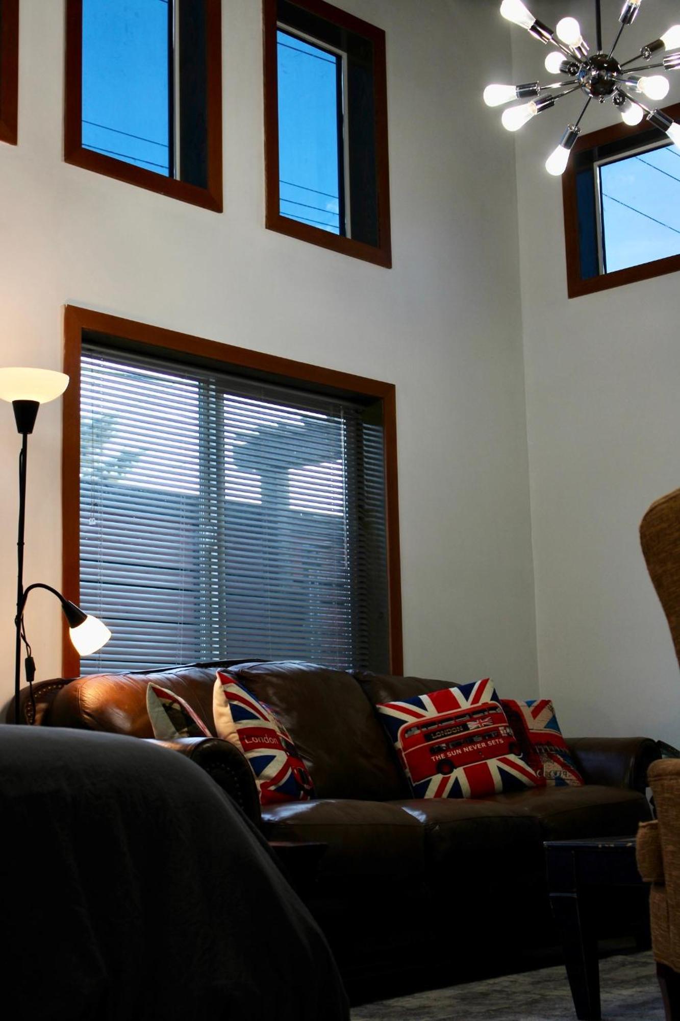 Private Bright Modern Studio! Queen Bed ! Victoria Exterior photo