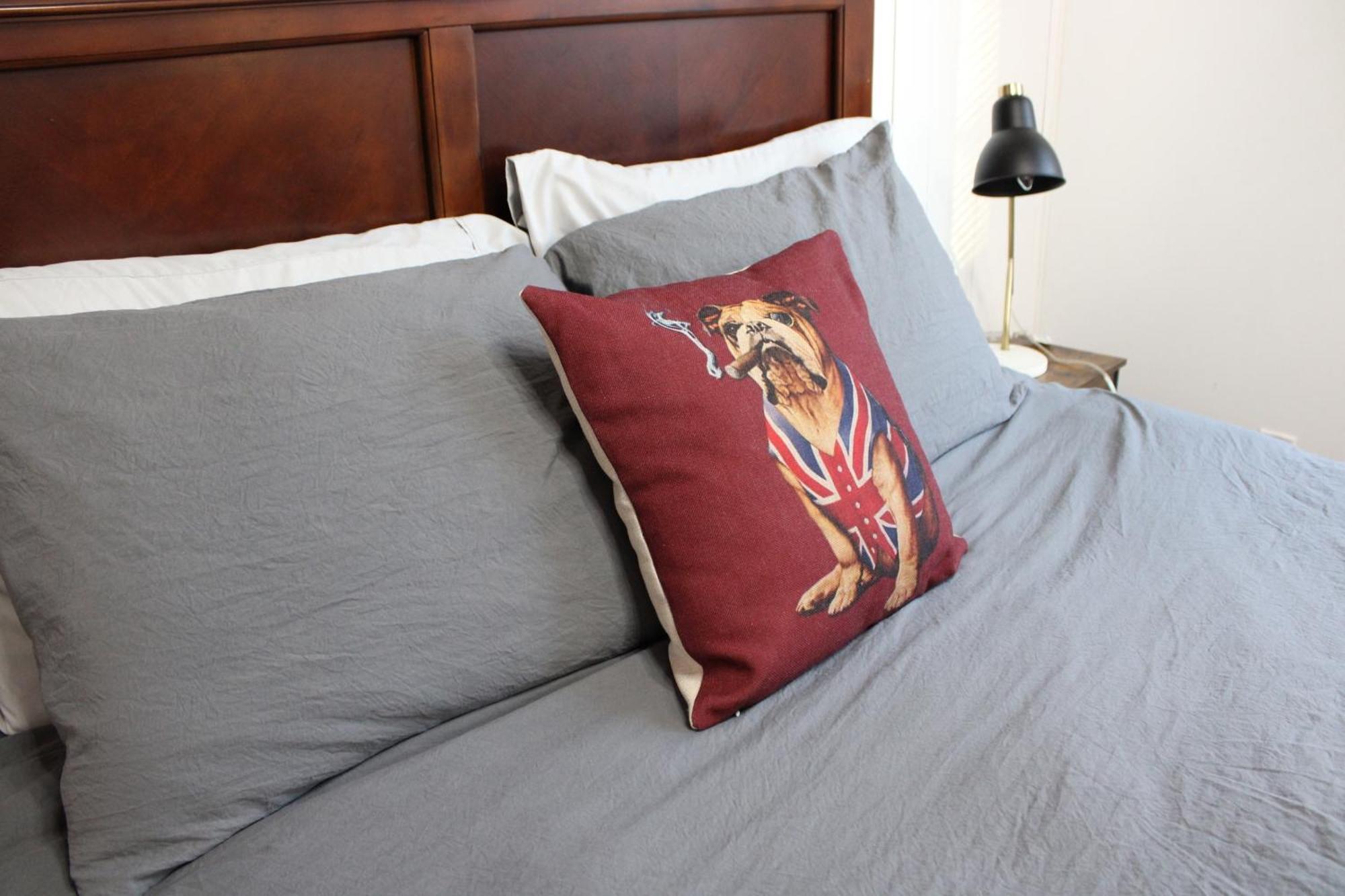 Private Bright Modern Studio! Queen Bed ! Victoria Exterior photo